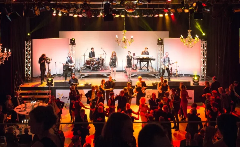 Landespresseball 2023: Elegante Abendveranstaltung mit festlicher Atmosphäre in Deutschland.